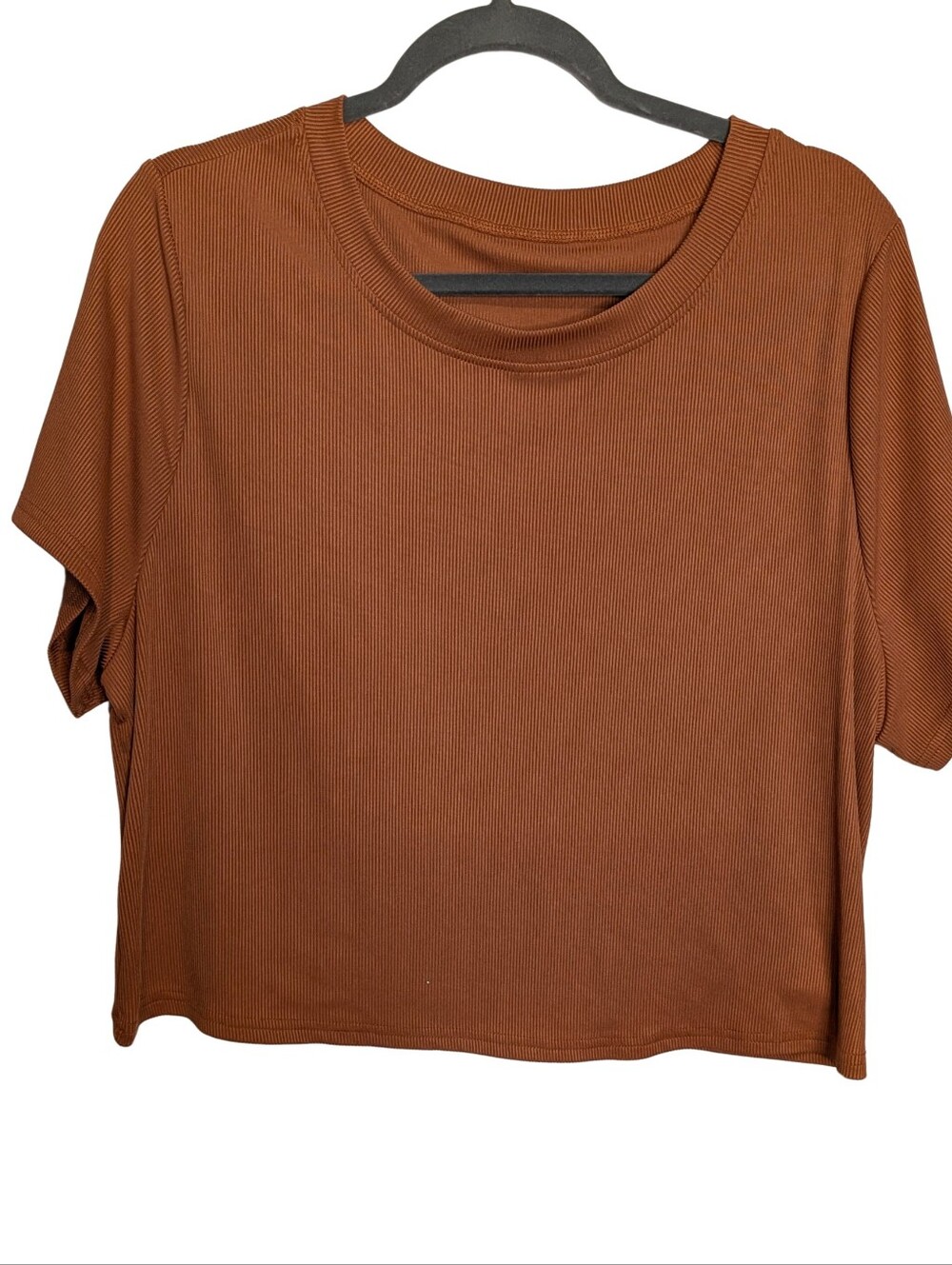Cropped Ribbed Stretchy Short Sleeve Top. Size 4XL